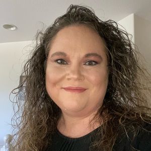 Meet your Posher, Leeann